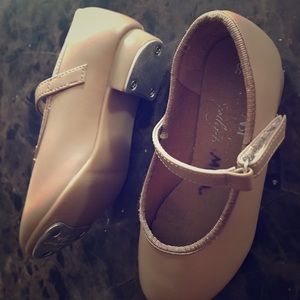 Child tap shoes